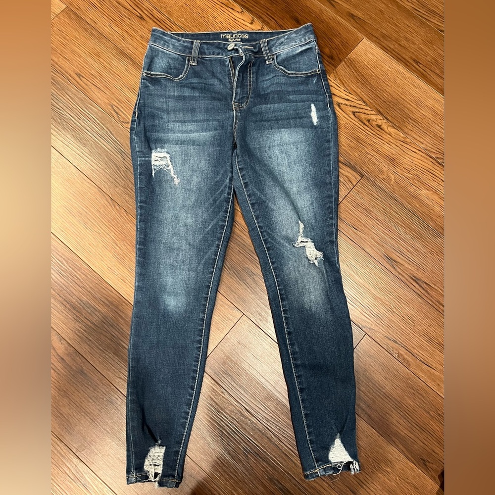 Women’s Maurices high-rise size small, short skinny Jean